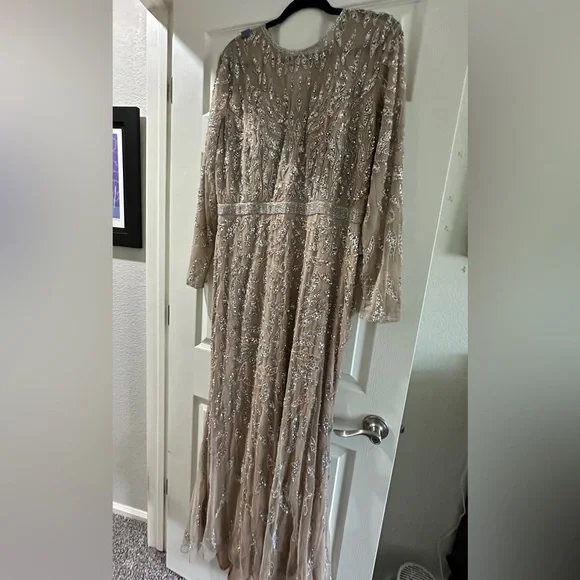 NWT Mac Duggal Beige Long Sleeve Beaded Evening Gown 16 missing beads - Picture 3 of 4